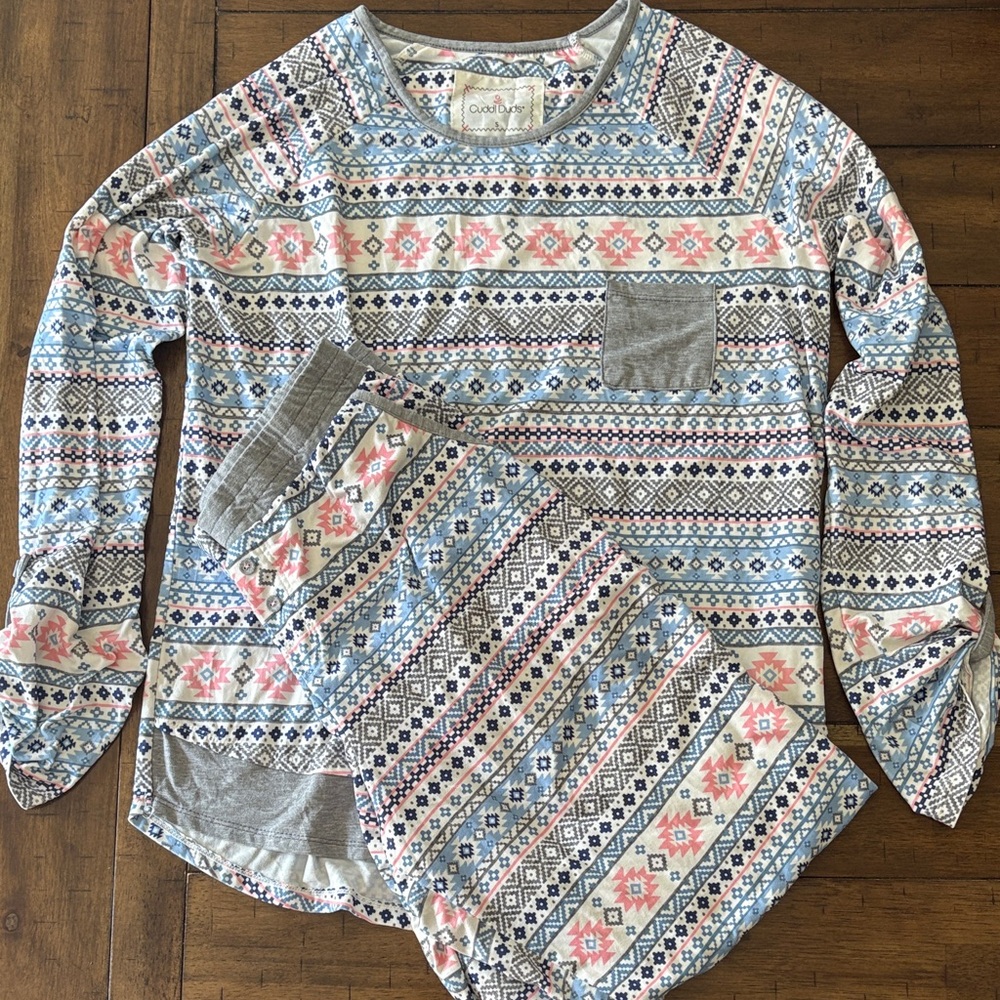 Cuddl Duds Aztec print pajama set small EUC
